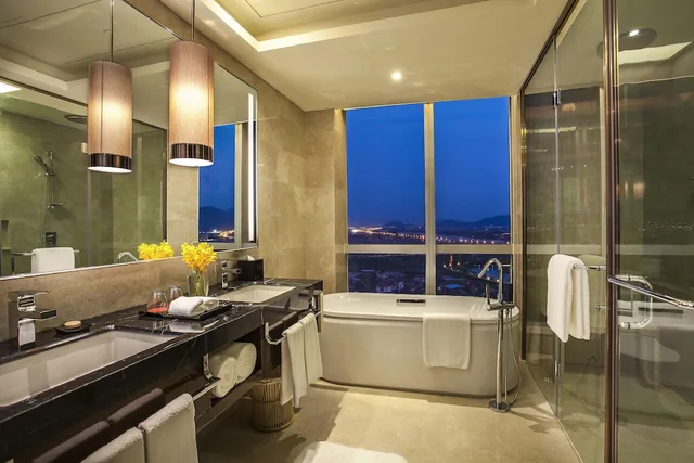 جناح تنفيذي بسرير كينج بمنطقة جلوس، Crowne Plaza Zhangzhou 5/5