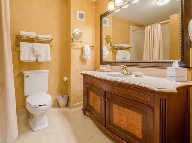 غرفة بسرير كينج لذوي الإعاقة، The Wildwood Hotel 5/7