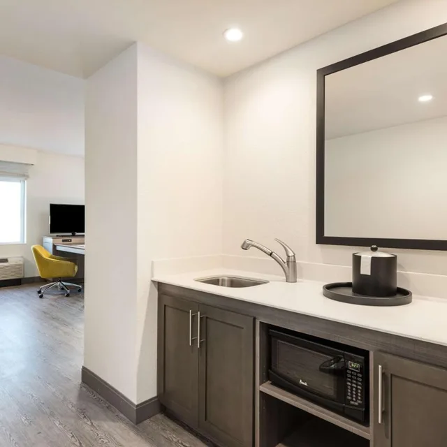 جناح استوديو بسريرين كوين مع أريكة، Hampton Inn & Suites Miami Wynwood Design District 5/5