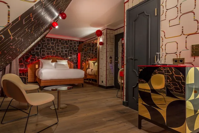 جناح جونيور مزدوج، Idol Hotel 3/5