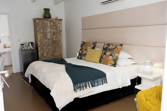 Standard, King Bed, The Rez 3/6