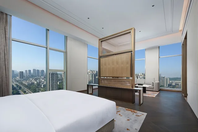 جناح بسرير كينج، HUALUXE Leshan by IHG 1/2