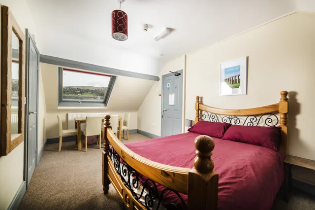 جناح بسريرين منفصلين وأسرّة بطابقين بإطلالة على الجبل، Llangollen Hostel 2/2