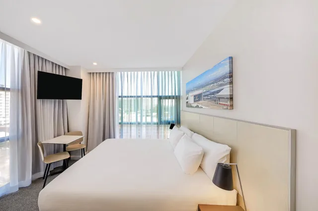 غرفة قياسية بسرير كوين، Travelodge Hotel Sydney Airport 1/5