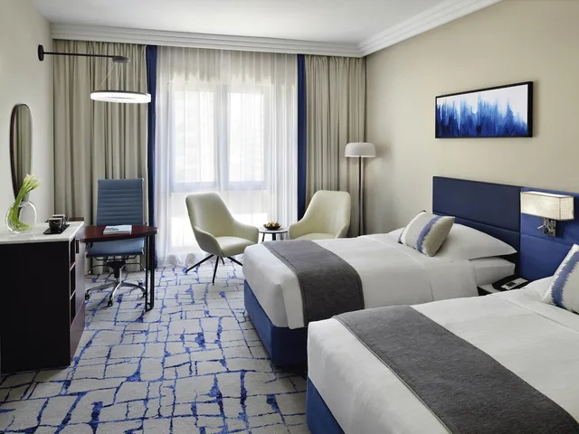 غرفة تنفيذية بسريرين منفصلين، Movenpick Bur Dubai 1/8