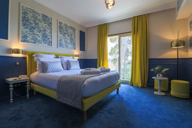 غرفة بانورامية بسرير كوين بإطلالة على البحر، Hotel Du Petit Palais 1/8