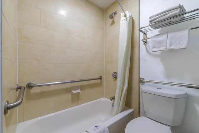 غرفة قياسية بسرير كينج للمدخنين، Motel6 Dallas, TX - Downtown 6/8