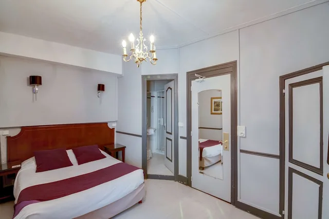 غرفة قياسية بسرير مزدوج، Brit Hotel Les Comtes de Champagne Centre Historique 1/10