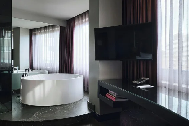 غرفة ديلوكس بسرير مزدوج بإطلالة على المدينة، Roomers Frankfurt Central, Autograph Collection 3/4