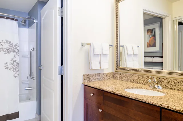 جناح بسرير كينج بغرفة نوم واحدة مع أريكة، Residence Inn National Harbor Washington Dc Area 5/7