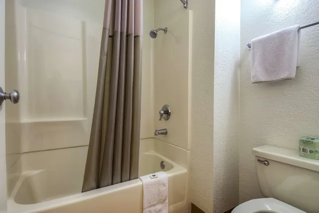 غرفة ديلوكس بسريرين مزدوجين، Motel6 Rowland Heights, CA - Los Angeles - Pomona 3/5