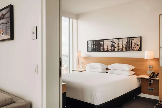 Master, Suite, King Bed, Terrace، Doubletree By Hilton Amsterdam Centraal Station 2/3