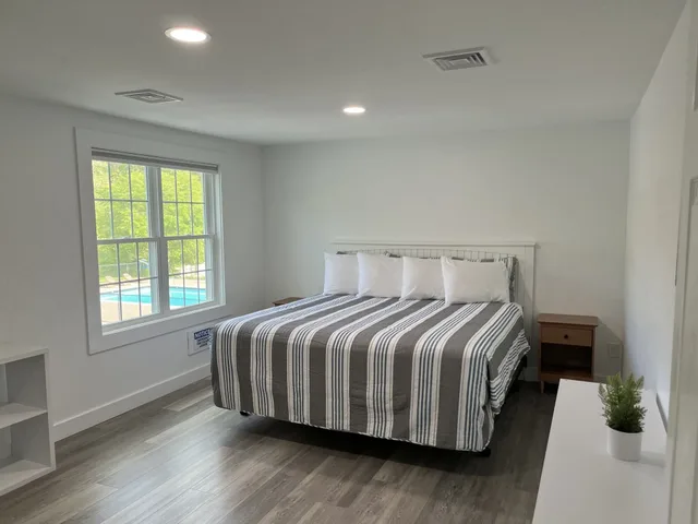 Premium, Suite, King Bed, 2 Double and Twin Beds، Kingfisher Lodging 3/6