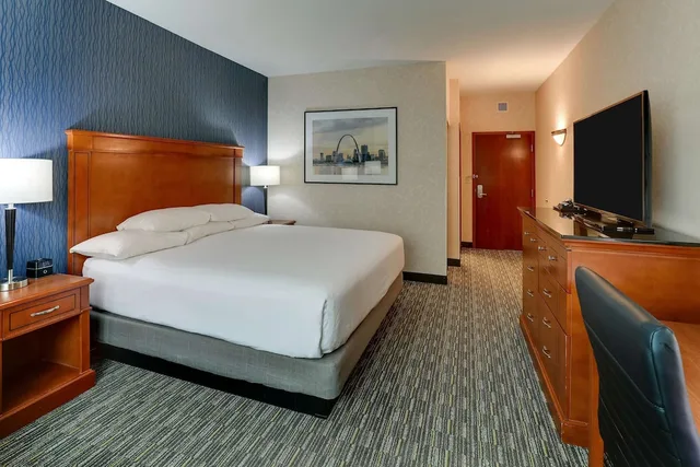 غرفة بسرير كينج، Drury Inn and Suites St Louis Arnold 1/4
