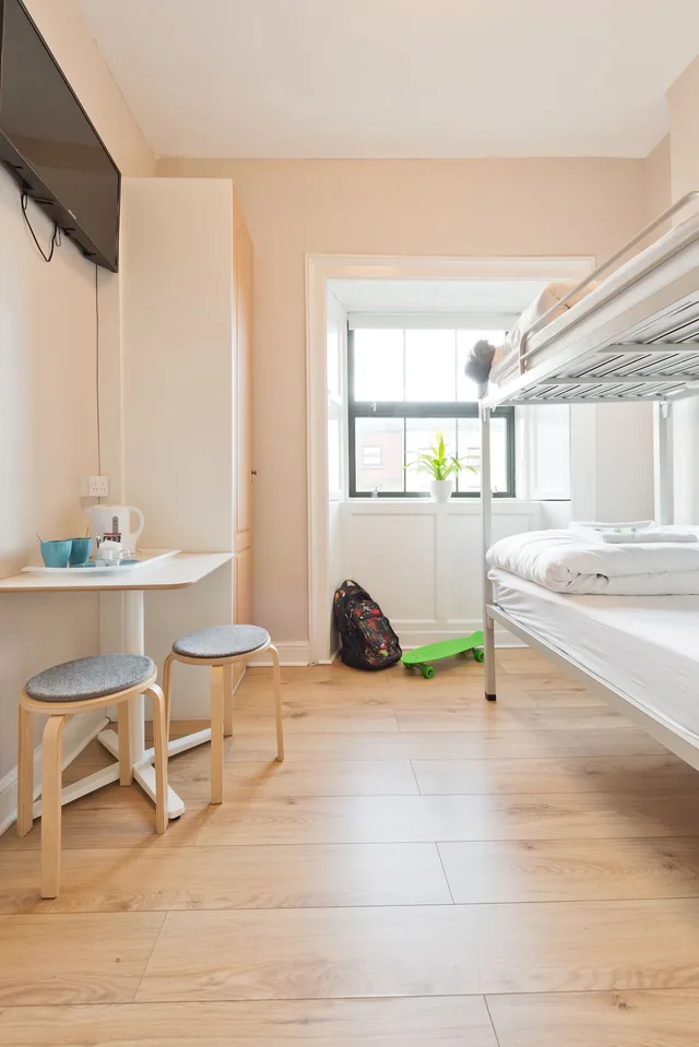 غرفة قياسية بسريرين منفصلين وسرير بطابقين، Gardiner House Hostel 8/10