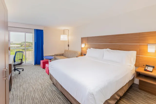 غرفة بسرير كينج، Holiday Inn Express Orange Beach-On The Beach 1/4