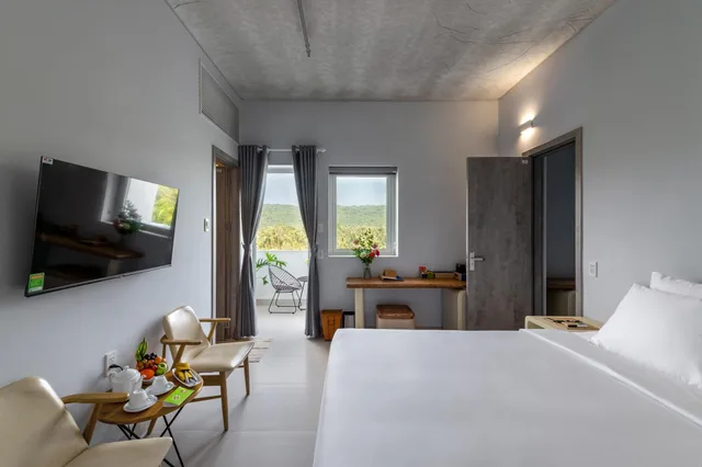 غرفة سوبيريور ثلاثية بشرفة، The Up Phu Quoc Hotel 1/2