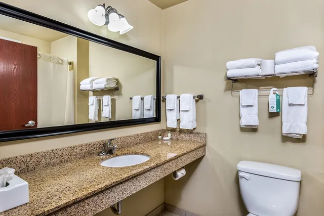 غرفة قياسية بسريرين كوين، Cobblestone Inn & Suites -- Brillion, WI 5/7