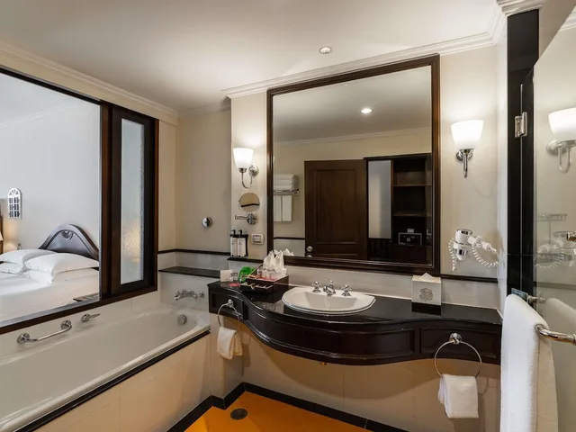 غرفة ديلوكس عائلية بسرير كينج وسرير بطابقين بشرفة، Sofitel Krabi Phokeethra Golf & Spa Resort 6/6