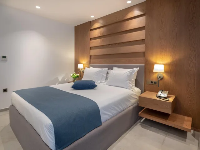 Signature, Bungalow, Double Bed, Sea Front, Nana Golden Beach 2/4