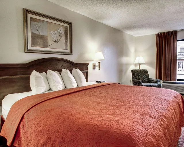 غرفة بسرير كينج، Quality Inn & Suites Clinton - Jackson West 3/3