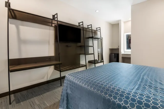 غرفة بسرير كينج لذوي الإعاقة، Scottish Inns Forest Hill TX 1/2
