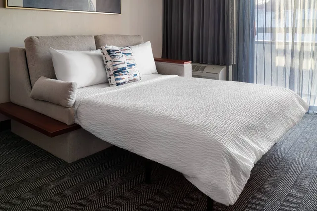غرفة تنفيذية بسرير كينج مع أريكة، Courtyard Seattle Southcenter 2/3