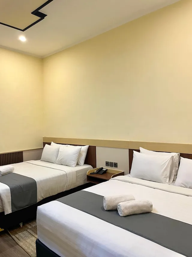 جناح جونيور، Berlian Abadi Hotel 1/7