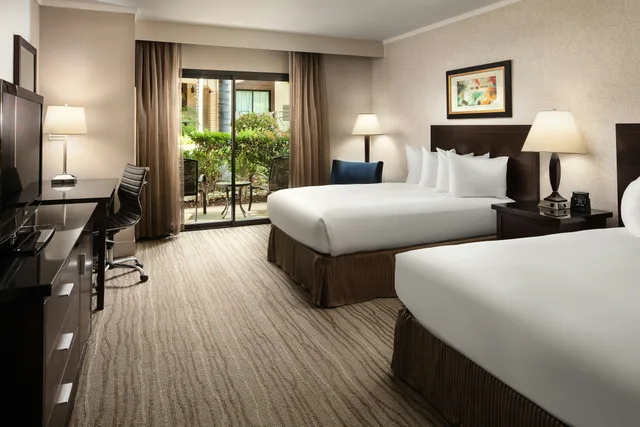 غرفة بسريرين مزدوجين، Doubletree By Hilton Claremont 1/2