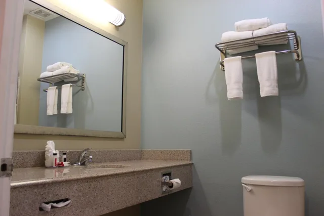 غرفة قياسية ثلاثية، Horizon Inn & Suites 2/3
