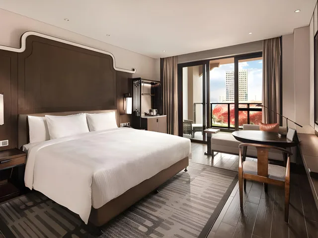 Deluxe, Double Bed, Lake View, Steigenberger Guangzhou 1/2
