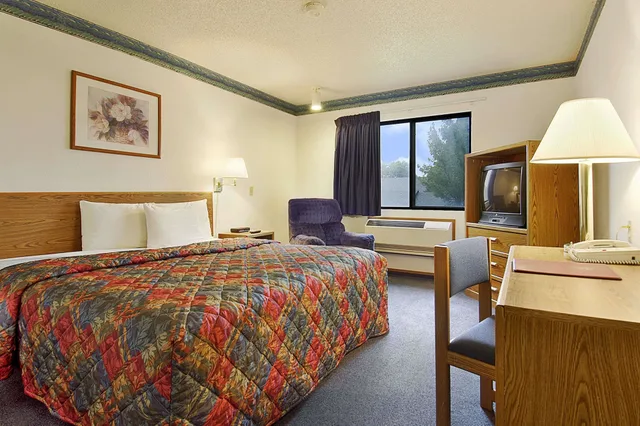 غرفة بسرير كوين لذوي الإعاقة، Days Inn by Wyndham Omaha/West Dodge 3/10