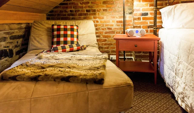 Superior, Queen Bed, Attic، Auberge Place D Armes 4/7