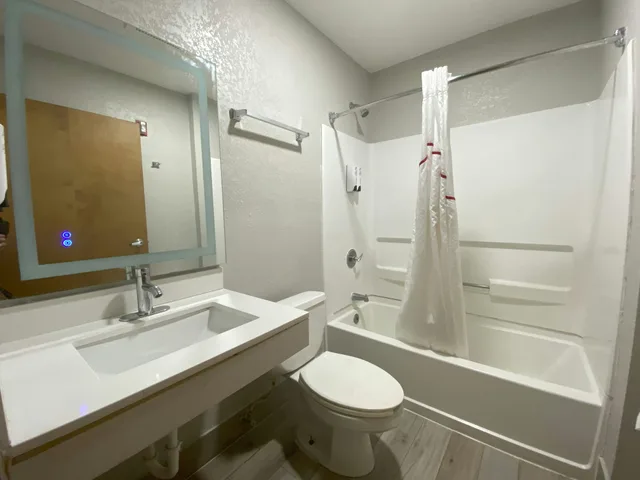 غرفة ديلوكس بسريرين كوين للمدخنين، Red Roof Inn Winston-Salem 5/5