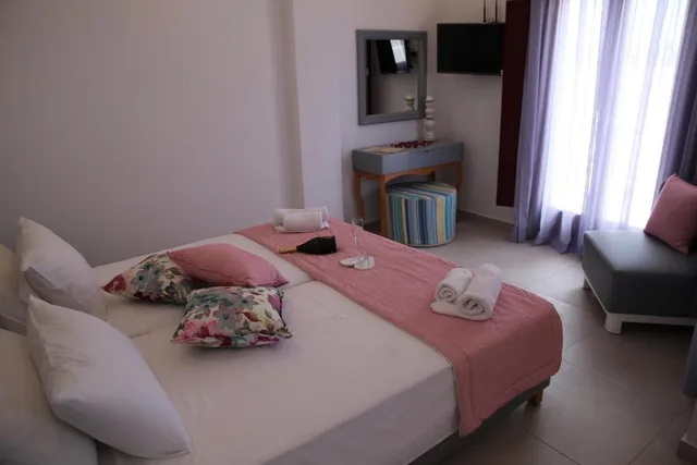 Senior, Suite, Hot Tub، MAR N MAR CROWN SANTORINI HOTEL AND SUITES 1/2