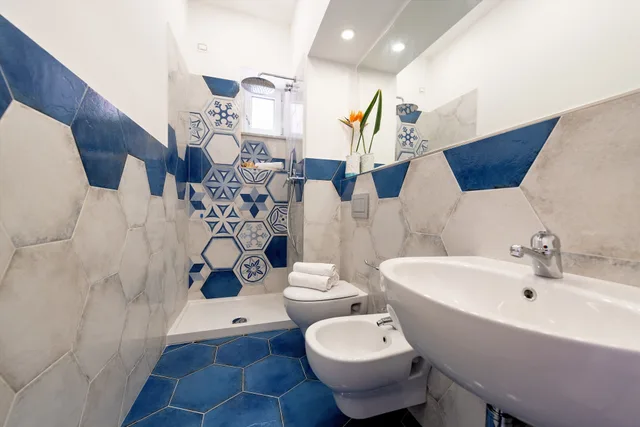 غرفة بسريرين منفصلين بإطلالة على البحر، Hotel Villa Sirena 10/10