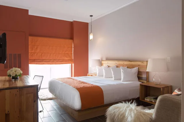 غرفة بسرير كينج، Ravel Hotel Trademark Collection By Wyndham 1/1