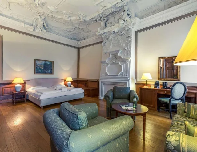 جناح جونيور بسرير كوين، Hotel Schloss Neustadt-Glewe 2/3