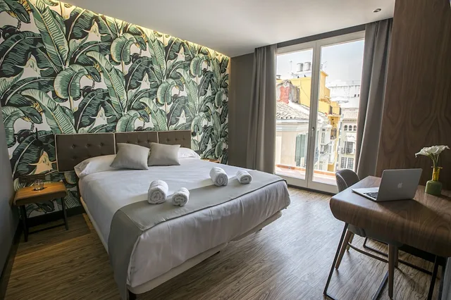 غرفة سوبيريور بسرير مزدوج بإطلالة على المدينة بشرفة، Malaga Premium Hotel 2/5