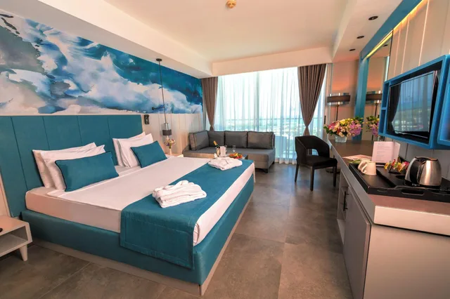غرفة قياسية بإطلالة جزئية على البحر، Crystal Centro Resort 4/8