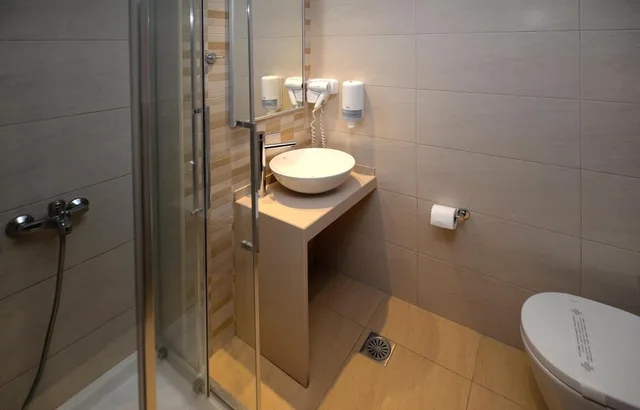 غرفة ثلاثية، Golden Beach Hotel 10/10