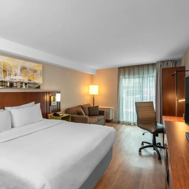 غرفة سوبيريور بسرير كينج، Comfort Inn Cambridge - Highway 401 8/10
