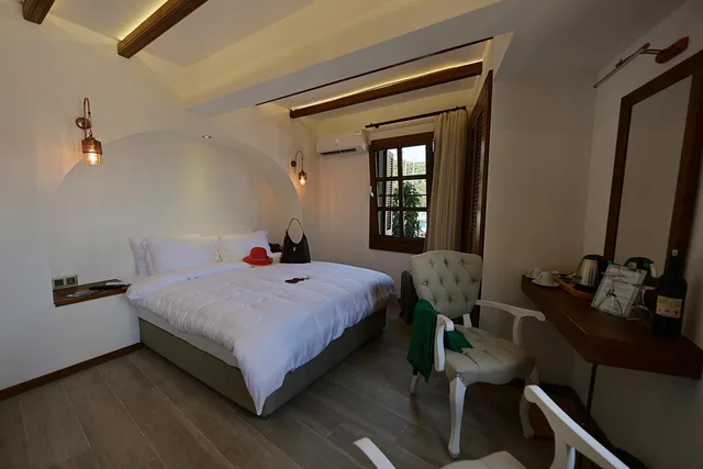 غرفة بسرير مزدوج بإطلالة على البحر بشرفة، Mets Boutique Hotel 6/7