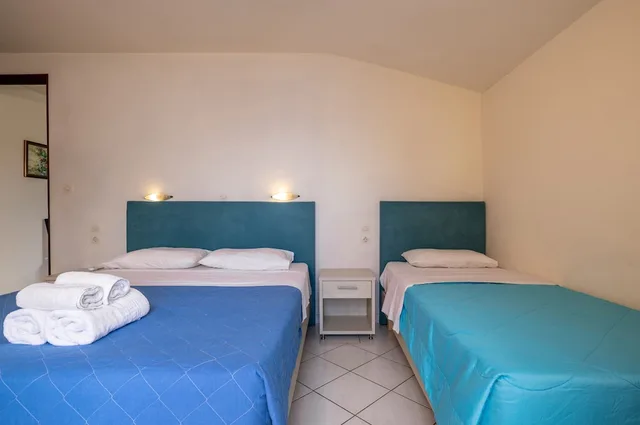 Family, 1 Double and 3 Single Beds، Porto Koukla Beach Hotel 5/10
