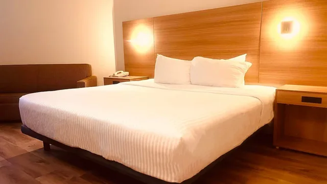 غرفة بسرير كينج، Econo Lodge Airport Ste Foy 3/6