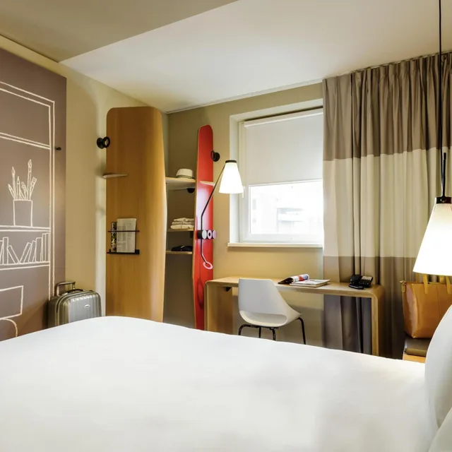 Superior, Queen Bed, Sofa, ibis Hamburg City 4/10