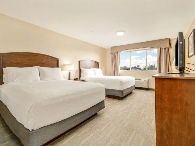 1 Bedroom, Executive, 2 Queen Beds, HOLIDAY INN LETHBRIDGE 1/6