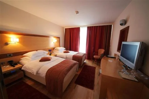 غرفة بسريرين منفصلين بإطلالة على المتنزه، Hotel Lovec 1/1
