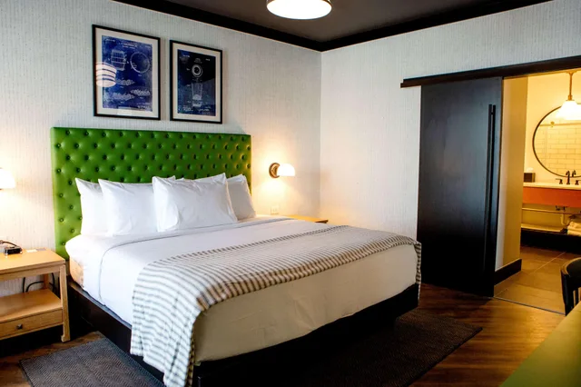 جناح بريميير بسرير كينج بغرفة نوم واحدة لذوي الإعاقة، Origin Lexington, a Wyndham Hotel 1/3