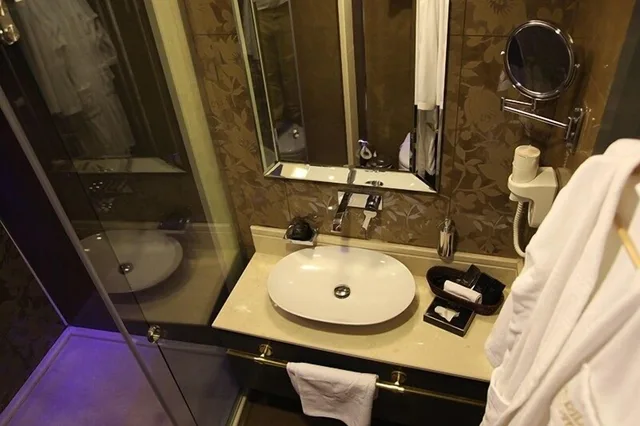 جناح ديلوكس بسرير كينج وسريرين منفصلين، Mirilayon Hotel 3/3